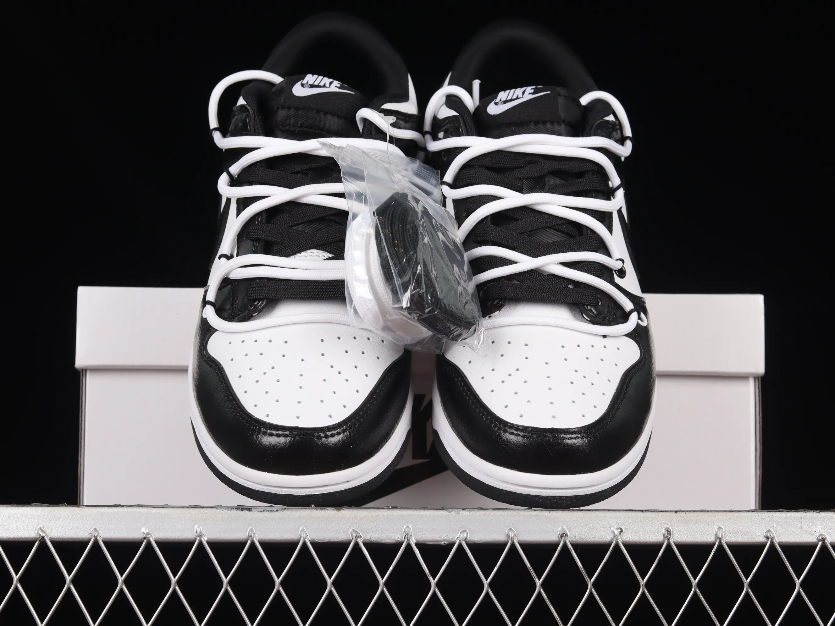 All Categories Nk SB Dunk Series Nk SB Dunk Low Low-top sneakers Nk Dunk Low "Black" Panda style Customized version of deconstructed shoelace graffiti low-top sneakers DD1391-100